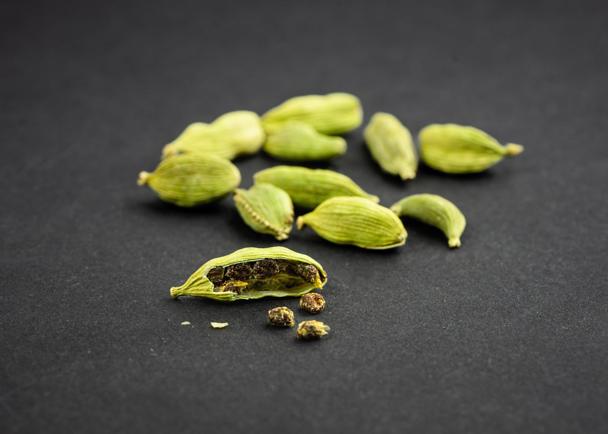 dried cardamom pods and seeds